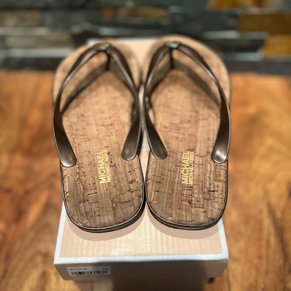 Michael Kors Jet Set Jelly Flip Flops - Picture 6 of 6